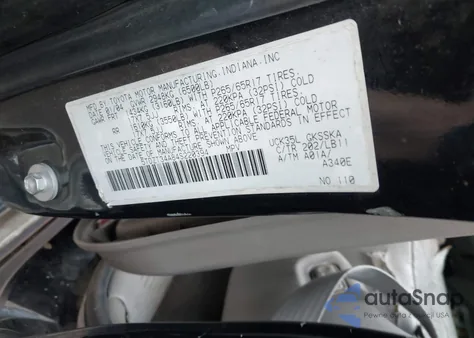 2004 Toyota Sequoia Sr5 V8 z USA, uszkodzony, nr VIN 5TDZT34A84S220394